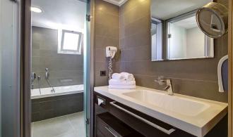 Marmari Palace Double Room Badezimmer