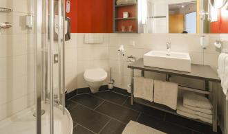 Hochkönig Familienzimmer mit Mansarde Badezimmer