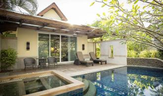 Khao Lak Pool Villa Superior Blick auf Terrasse