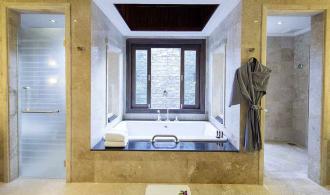 Khao Lak Two Bedroom Pool Villa Deluxe Badewanne