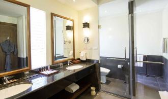 Khao Lak Three Bedroom Pool Villa Deluxe Badezimmer