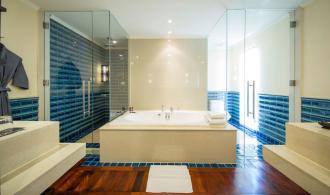 Khao Lak Suite Superior Badezimmer