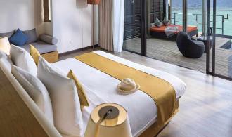Maldives Water Villa Classic Private Pool Schlafzimmer