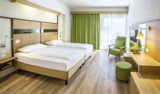 Apulia Family Double Room Superior Connecting Door Schlafzimmer