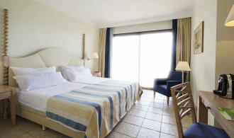 Cala Serena Double Room Roomhopper Schlafen