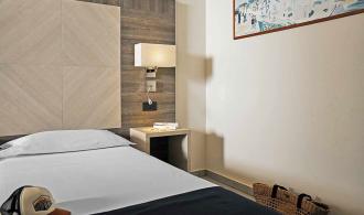 TML Calabria 2 Bedroom Family Room Kinderzimmer