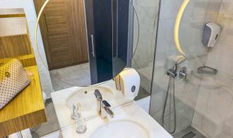 Bodrum Double Room Mainbuilding Badezimmer