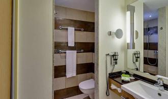 Esquinzo Playa Double Room Roomhopper Bad