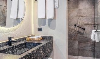 Naga Bay Familienzimmer mit Verbindungstür Badezimmer