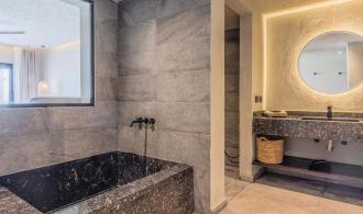 Naga Bay Swim-up-Familiensuite Bad