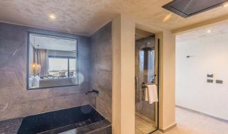 Naga Bay Swim-up-Juniorsuite Bad