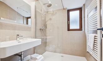 Doppelzimmer Superior Turm Schlanitzen Alm Bad