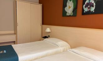 Rocca Nettuno Doppelzimmer Landseite Schlafen