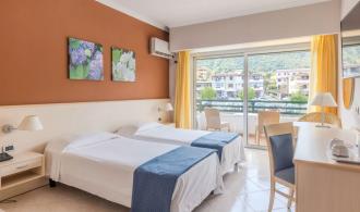 Rocca Nettuno Doppelzimmer Landseite Schlafzimmer