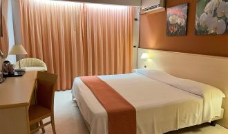 Rocca Nettuno Doppelzimmer Gartenseite Schlafen