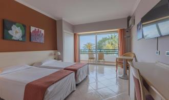 Rocca Nettuno Doppelzimmer Gartenseite Schlafzimmer