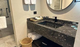 Naga Bay Doppelzimmer mit Poolzugang Bad