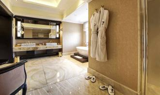 Presidential Suite Sea Side Badezimmer Whirlpool